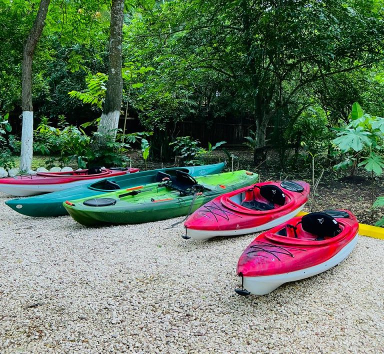 Belize kayaking tours