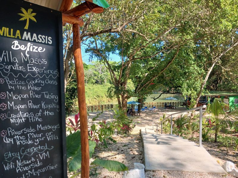 Villa Massis Belize bar